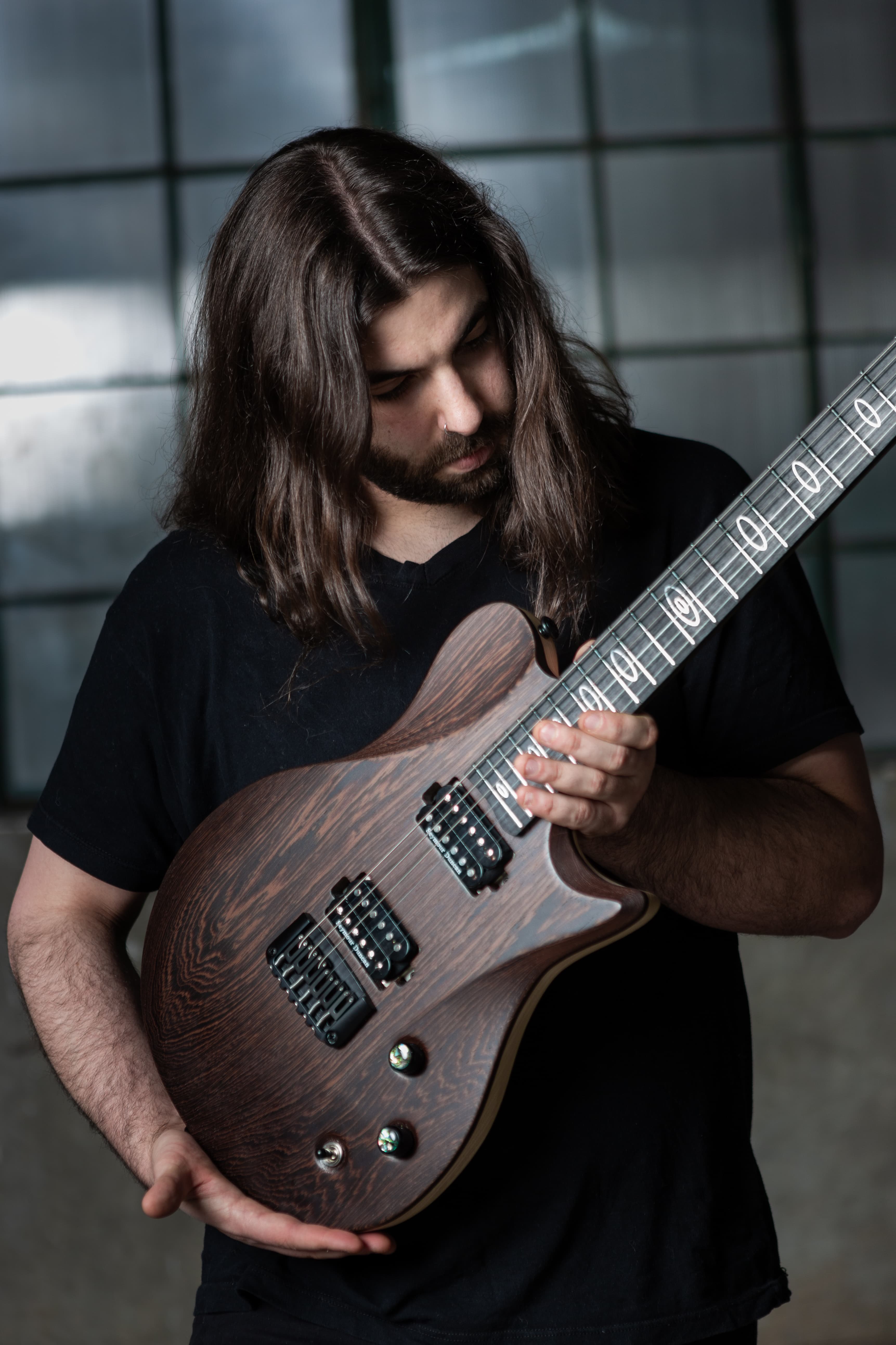 JOAQUIN AZRIEL - Luthier de NewGate Guitars